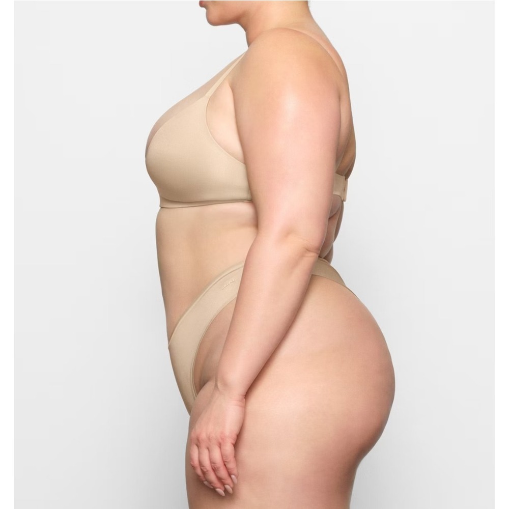 Skims‎ Wireless Form Lightly Lined Bra, Sand , 32DDD - Picture 4 of 5